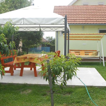 Nora Apartman Apartment Balatonfuzfo Luaran gambar
