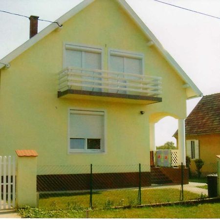 Nora Apartman Apartment Balatonfuzfo Luaran gambar