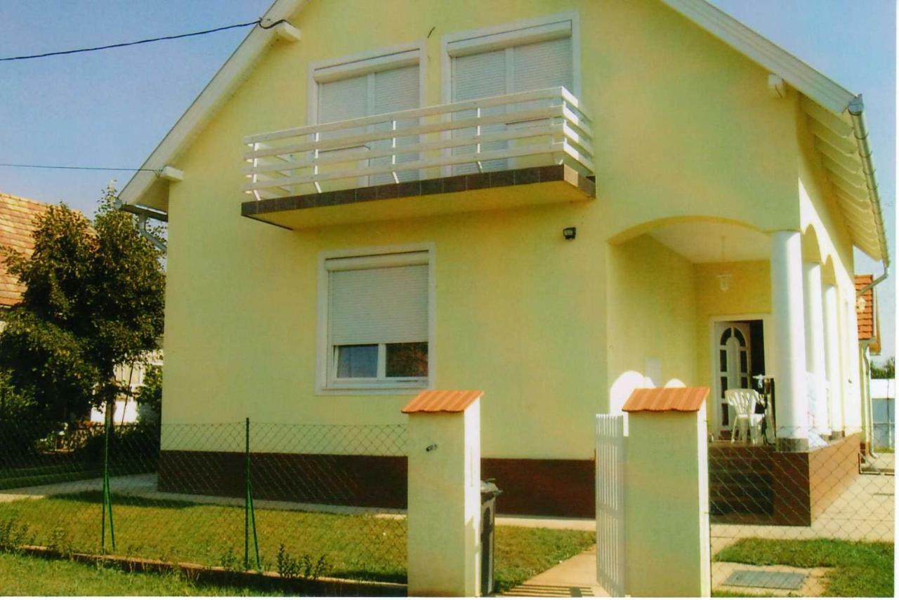 Nora Apartman Apartment Balatonfuzfo Luaran gambar
