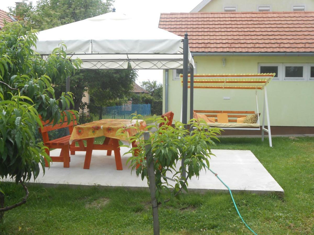 Nora Apartman Apartment Balatonfuzfo Luaran gambar